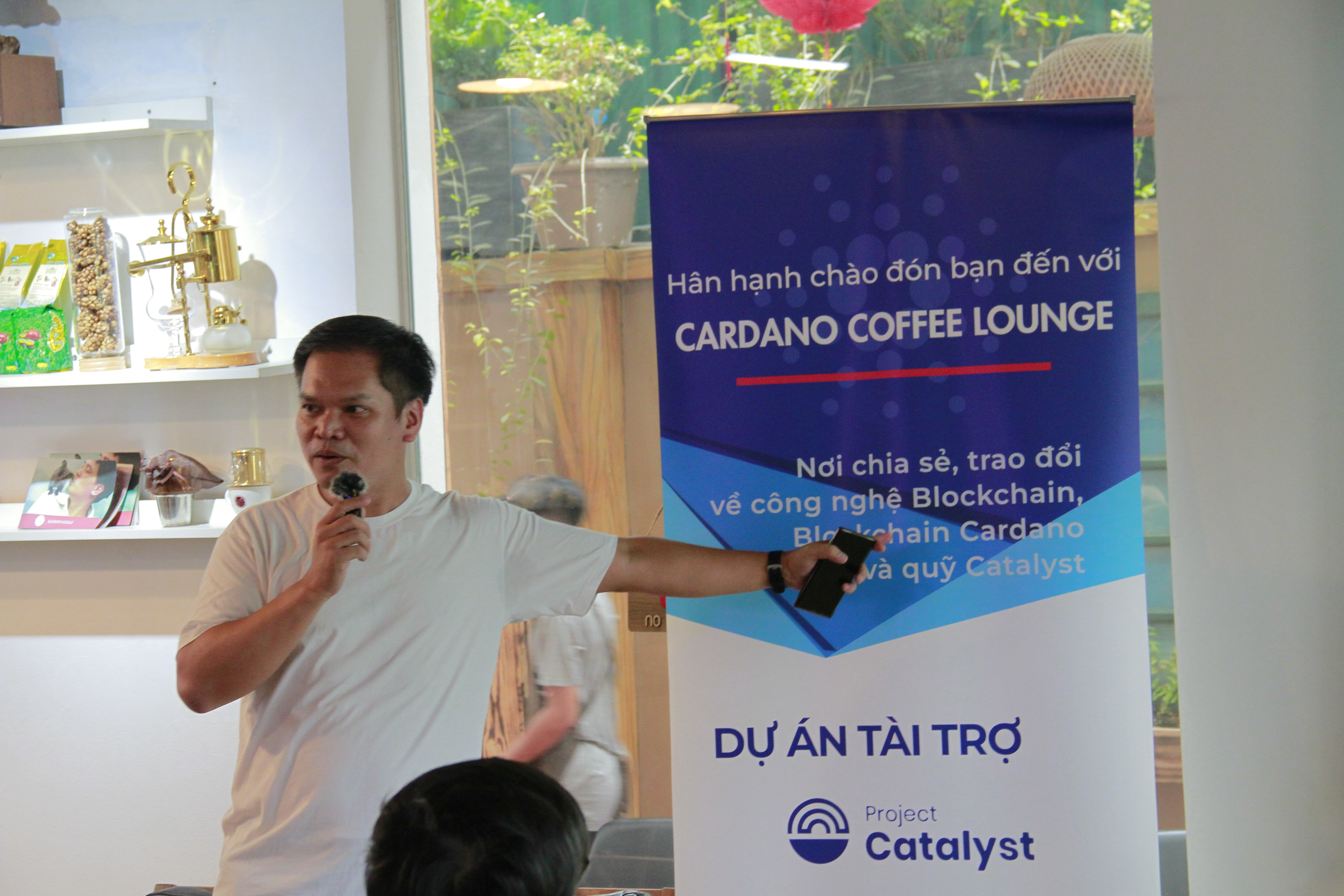 Mr. Đỗ Ngọc Minh khai mạc, tuyên bố lý công bố dự án Cardano Coffee Lounge